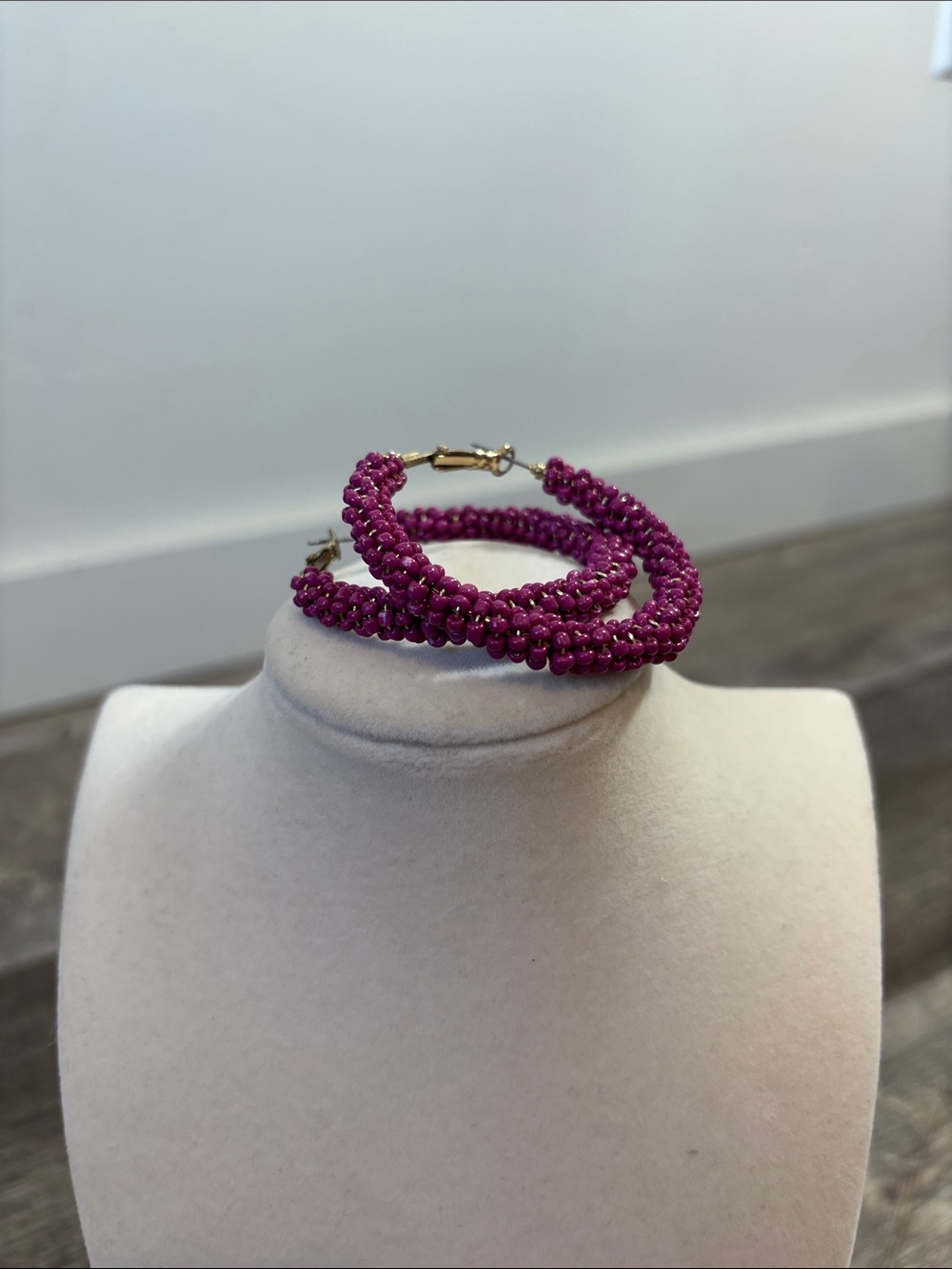 3/$10💕 Handmade Fuchsia Beaded Hoop Earrings